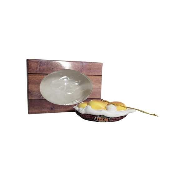 Texas Roadhouse 2023 Holiday Ornament Cinnamon Butter & Dinner Rolls Basket New - Picture 1 of 11